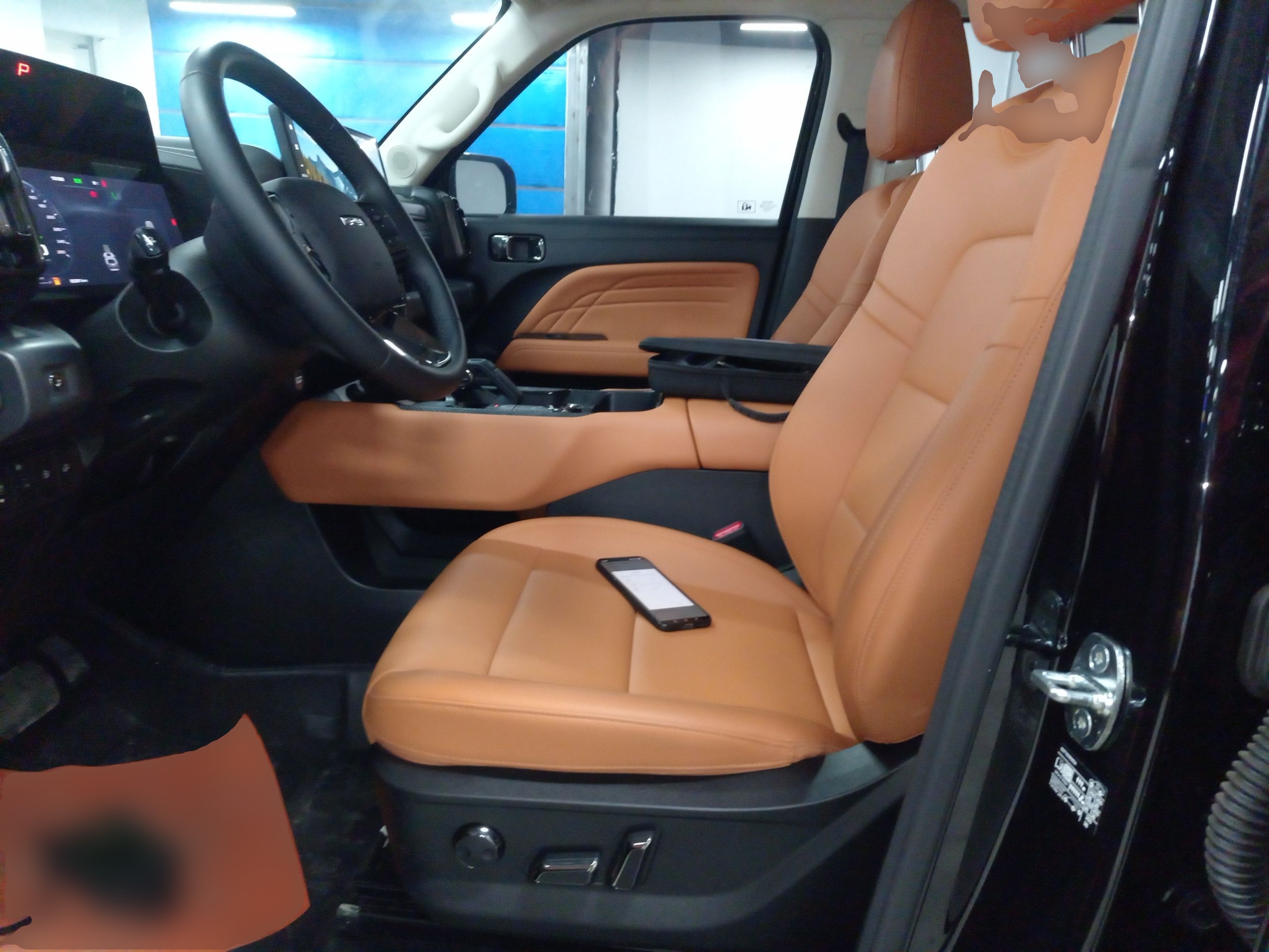 المقاعد الأمامية داخل السيارة