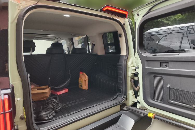 Used Tank 300 2023 City Edition 2.0T—Stylish as Ever Trunk