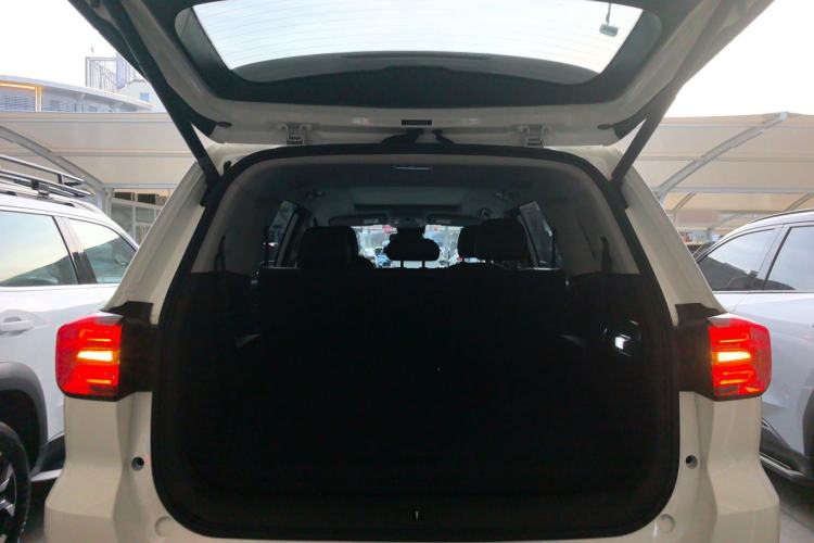 Used Roewe RX8 2018 30T Smart Connectivity All-Wheel Drive Supreme Edition
