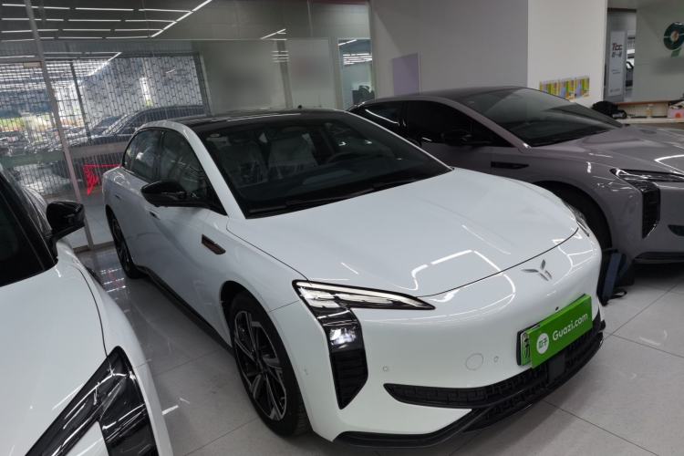 Used Hongqi EH7 2024 640 Pro+ All-Wheel Drive Front Right 45 Deg