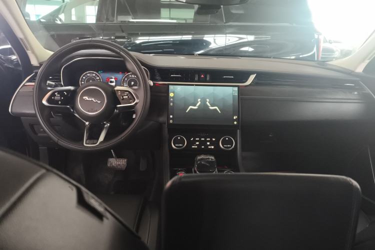 Used Jaguar XFL 2022 XFL 2.0T P250 Two-Wheel-Drive Prestige Luxury Edition Center Console