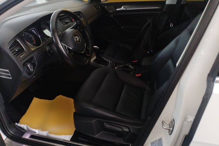 Used Volkswagen Golf 2016 230TSI Automatic Comfort Version
