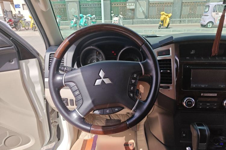 Used Mitsubishi Pajero  Steering Wheel
