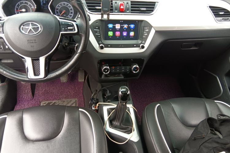 Used JAC Group Refine S2 2015 1.5L Manual Luxury Smart Model Center Console