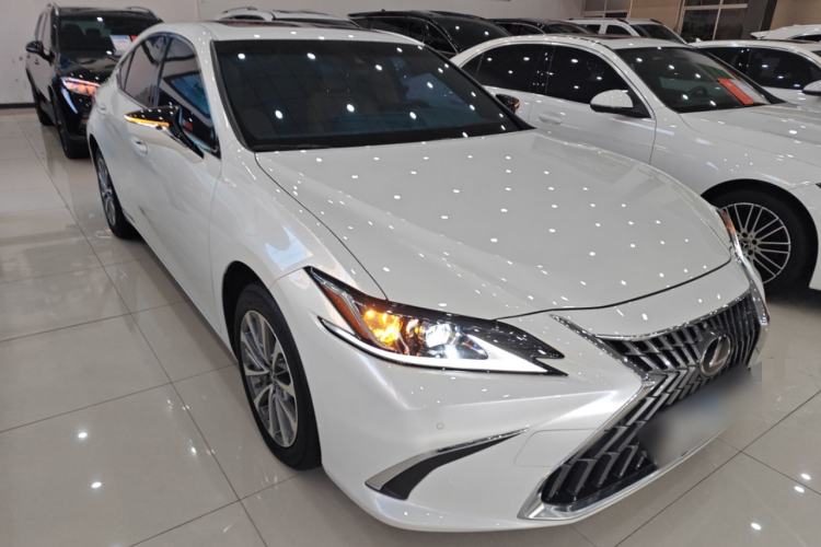 Used Lexus ES 2023 200 Excellence Edition
