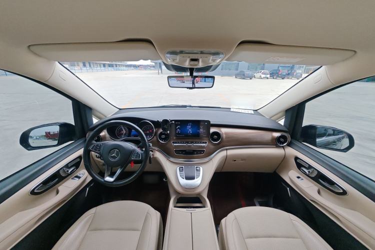 Used Mercedes-Benz V-Class 2016 V 260 L Prestige Extended Edition Interior 5