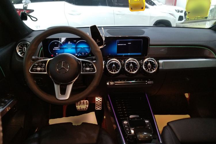 Used Mercedes-Benz GLB 2020 Updated GLB 200 Dynamic Edition Center Console