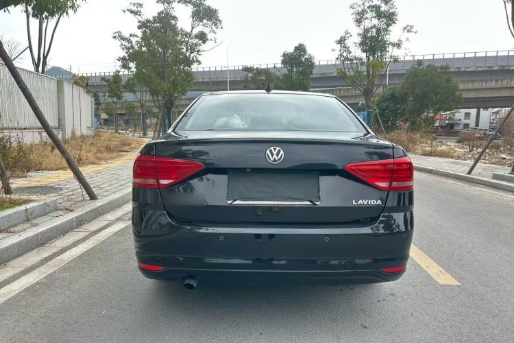 Used Volkswagen Lavida 2015 1.6L Manual Fashion Edition
