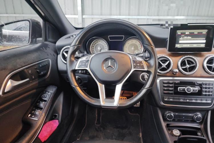 Used Mercedes-Benz GLA 2015 GLA 260 4MATIC Sport Edition Steering Wheel