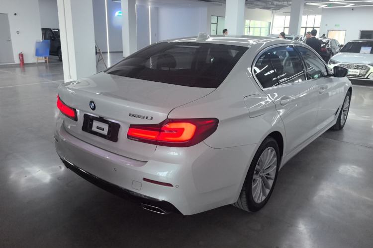 Used BMW 5 Series 2022 525Li Luxury Package Rear Right 45 Deg