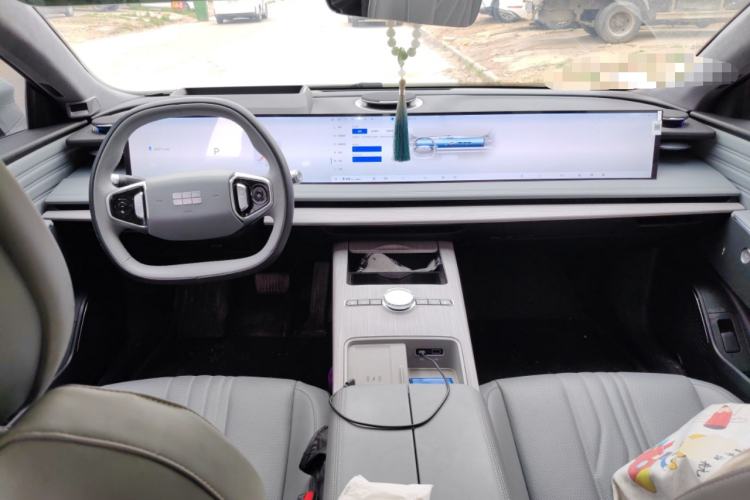 Used Geely Galaxy E8 2024 665 km Range Rear-Drive Starship Long-Range Version
