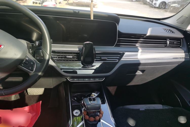 Used Hongqi HS5 2022 Facelifted Version 2.0T Smart Connect Flagship All-Wheel-Drive Edition Center Console