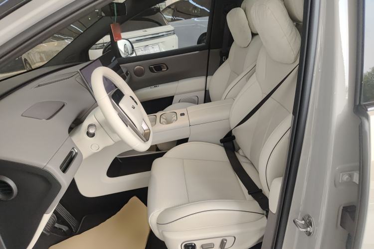 Used Li Auto i6 2025 Model Two-Wheel-Drive Standard Type
