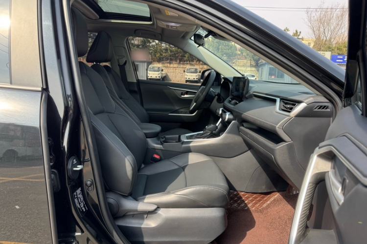 Used Toyota Wildlander 2023 2.0L CVT Two-Wheel Drive Urban Edition Right Front Seat