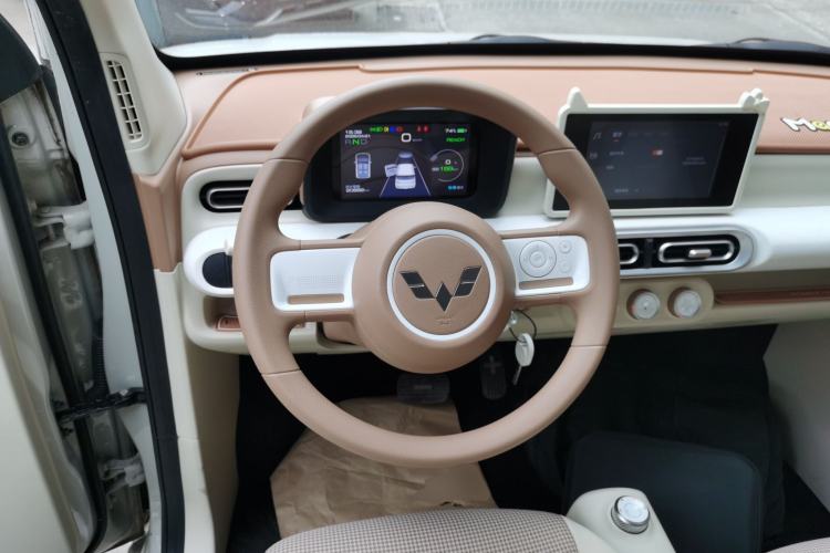 Used Wuling Hongguang MINIEV 2024 3rd Generation 215km Advanced Version
