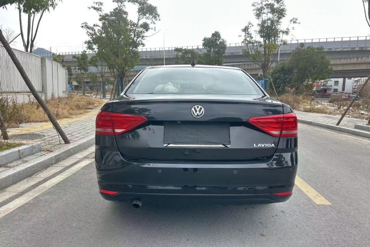 Used Volkswagen Lavida 2015 1.6L Manual Fashion Edition
