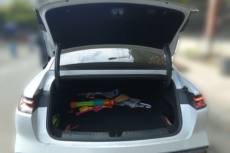 Used Geely Galaxy E8 2024 665 km Range Rear-Drive Starship Long-Range Version
