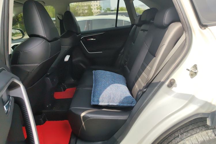 Used Toyota RAV4 2020 2.0L CVT Two-Wheel Drive Fashion PLUS Edition Left Rear Seat