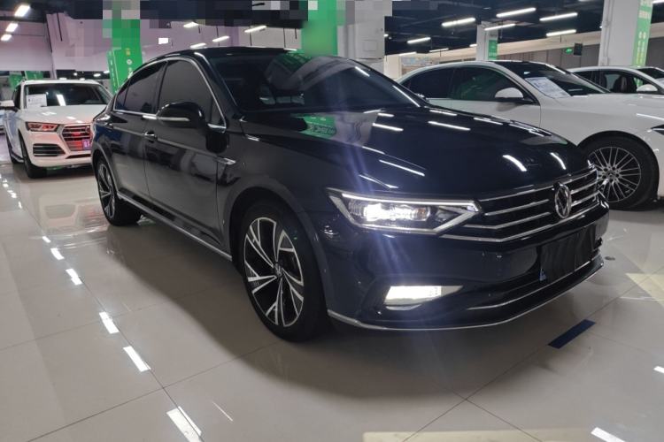 Used Volkswagen Magotan 2020 330TSI DSG Luxury Edition Front Right 45 Deg