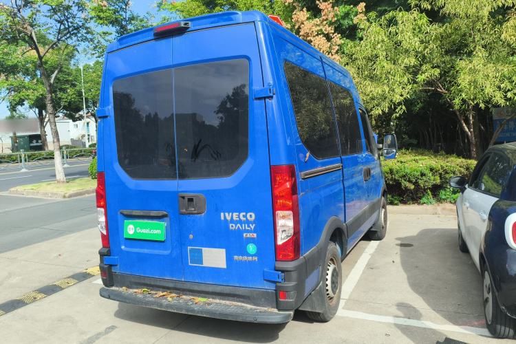 Used Iveco Eurocargo 2021 2.0T Manual Super-Rui Short Wheelbase High-Roof Side-Sliding Door F1A