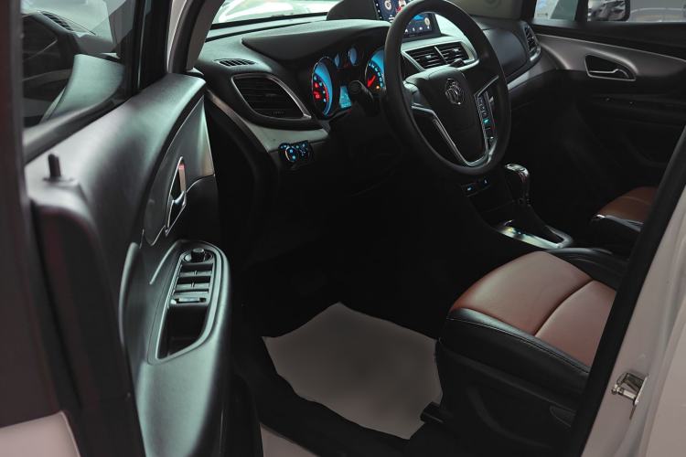 Used Buick Encore 2015 1.4T Automatic Two-Wheel Drive Urban Elite Version
