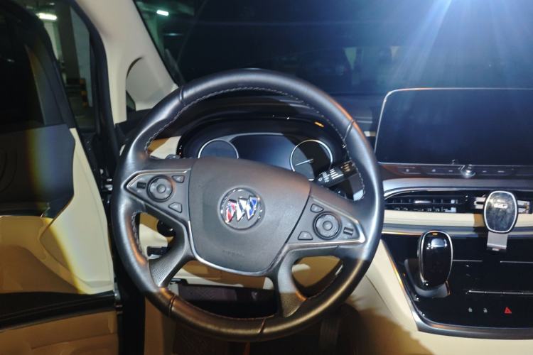 Used Buick GL8 2023 Facelifted Land Cruiser Executive Luxury Version