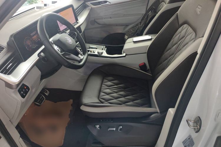 Used Volkswagen Tavendor 2024 380TSI All-Wheel Drive R-Line Cruise Edition Left Front Seat