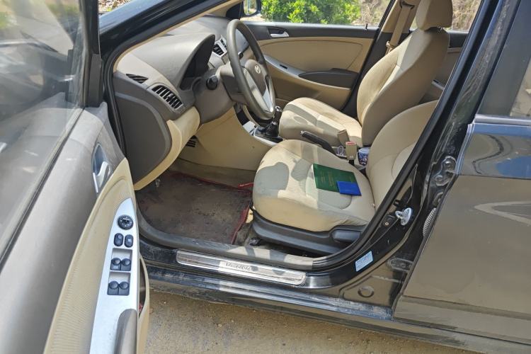 Used Hyundai Verna (older generation) 2010 Sedan 1.4L Manual Comfort GS
