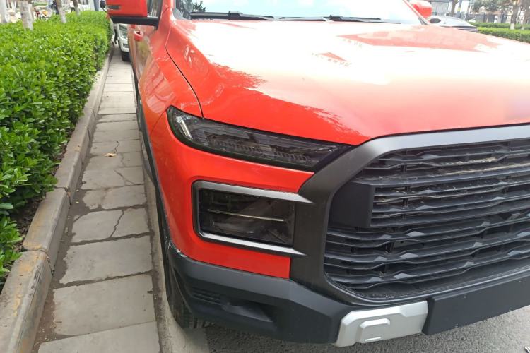 Used RELY Venucia R08 2025 Model 2.3T 8AT 4WD Diesel Standard Box Trail Edition Right Front Headlight