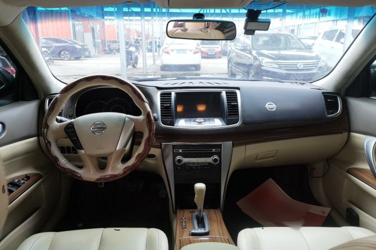 Used Nissan Teana 2011 2.0L XL Comfort Edition Center Console