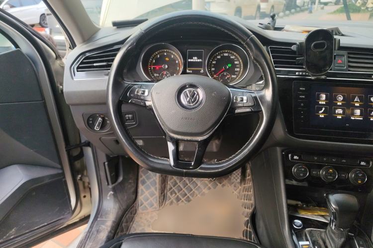 Used Volkswagen Tiguan L 2019 Revised Version 280TSI Automatic Two-Wheel Drive Panoramic Comfort Edition China VI Standard Steering Wheel