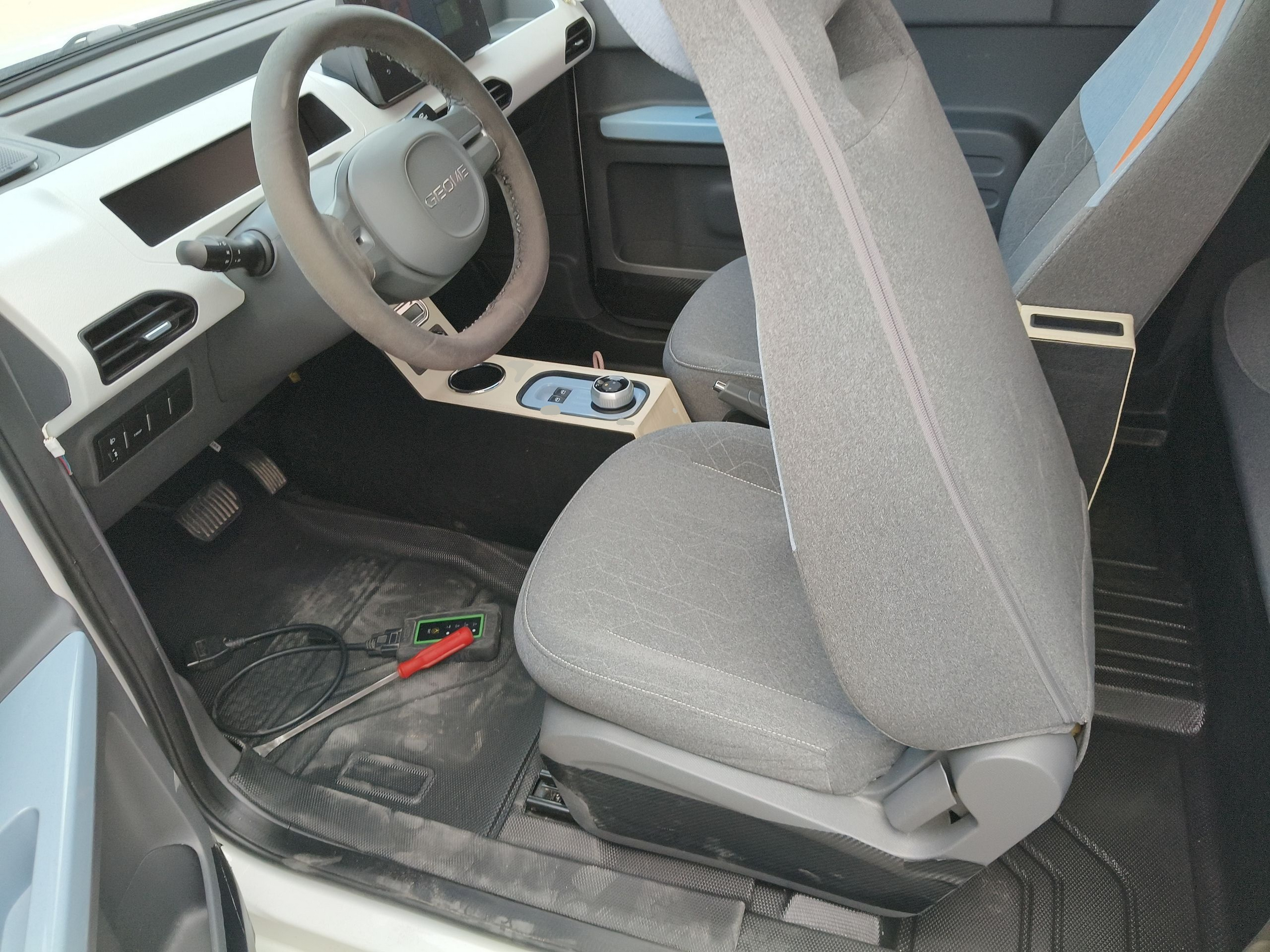 Переднее сиденье в автомобиле