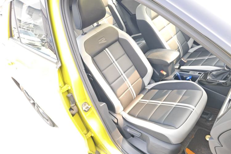 Used Volkswagen T-ROC 2023 300TSI DSG Two-Wheel Drive Starlight Edition
