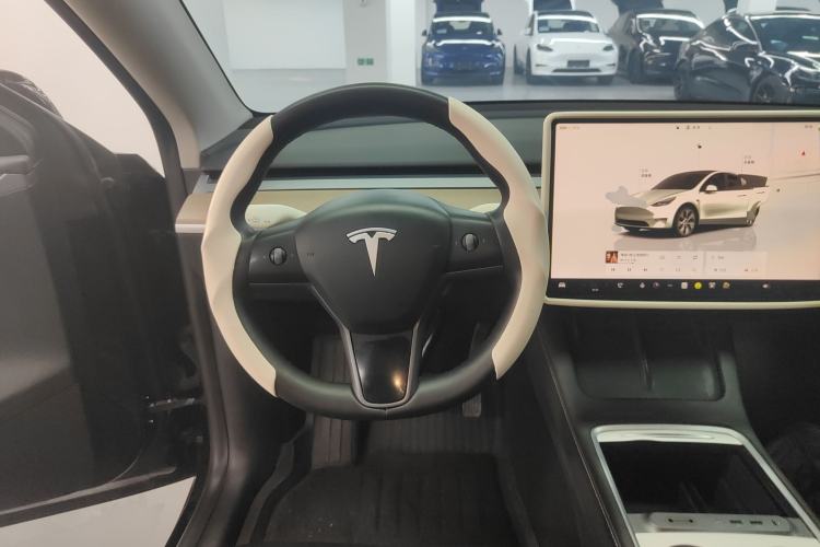 Used Tesla Model Y 2022 Long-Range All-Wheel-Drive Version
