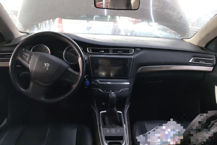 Used Peugeot 408 2015 1.2T Automatic Luxury Edition Center Console