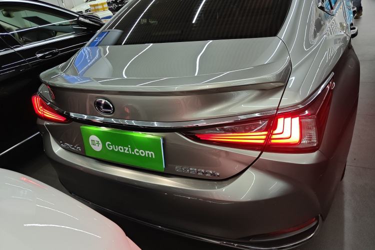 Used Lexus ES 2020 300h Premier Edition Rear