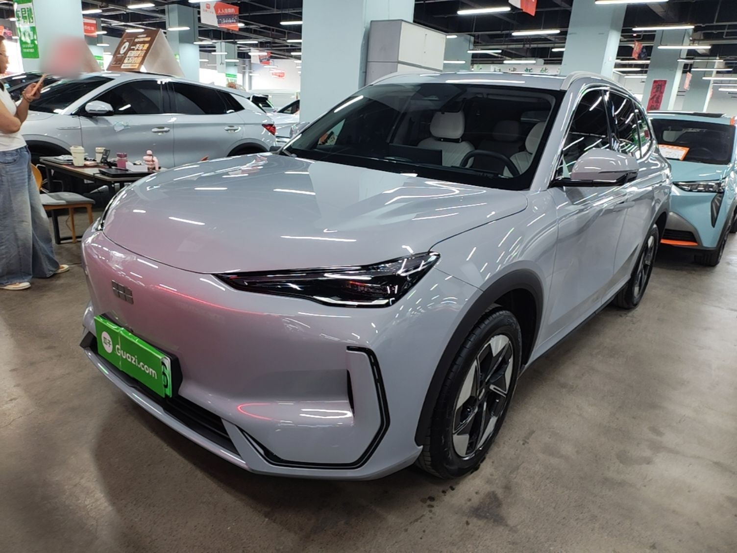 Unter der Vorderseite des Autos