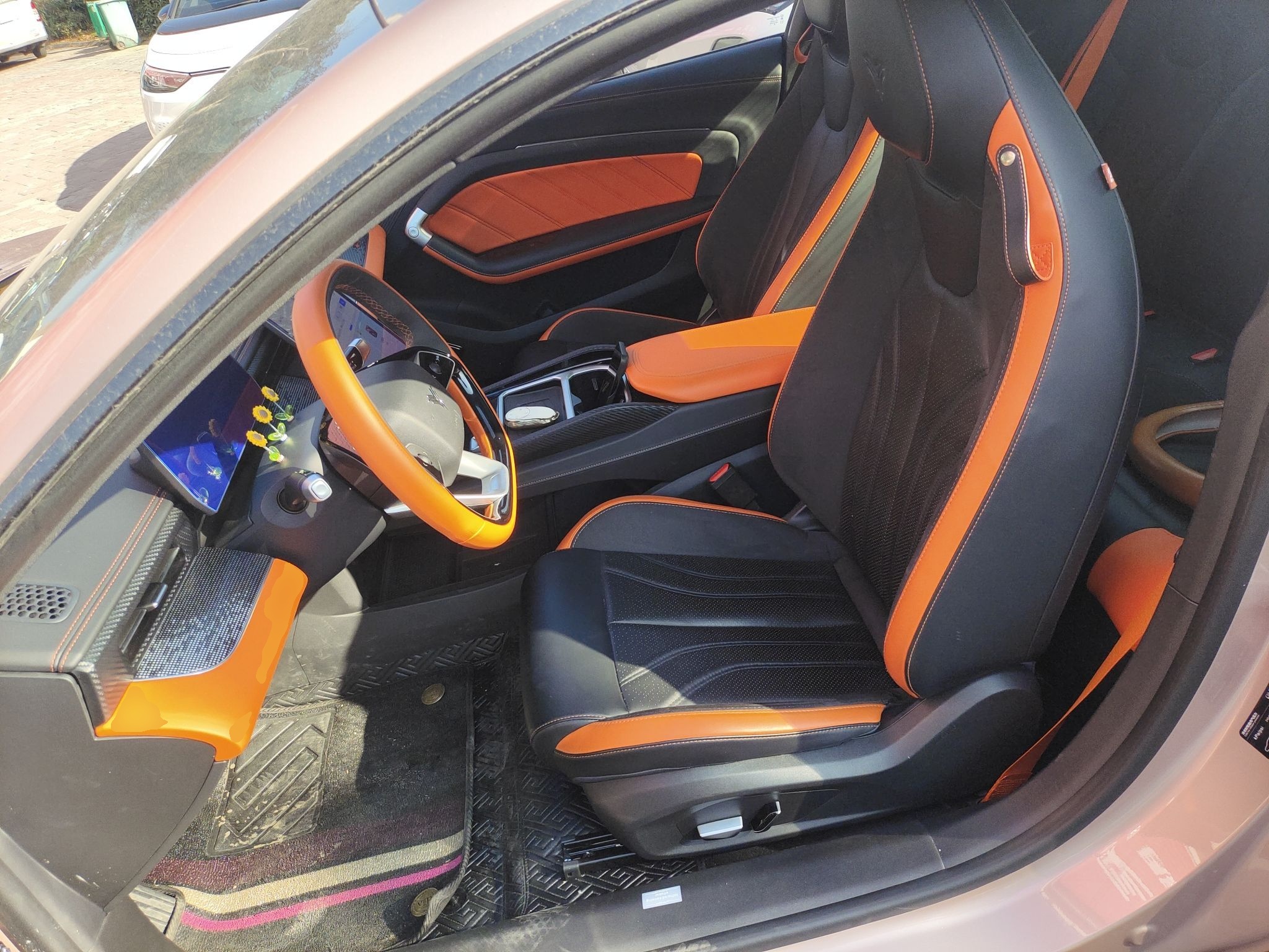 Переднее сиденье в автомобиле