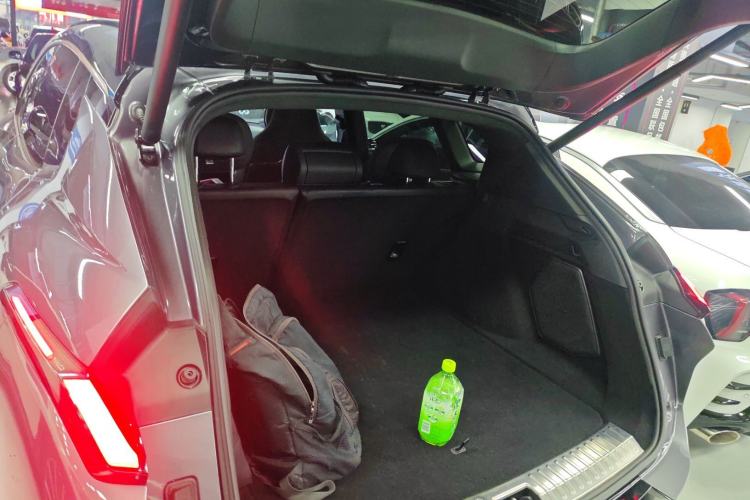 Used Lynk & Co 08 EM-P 2023 220 km Limited-Time Edition
