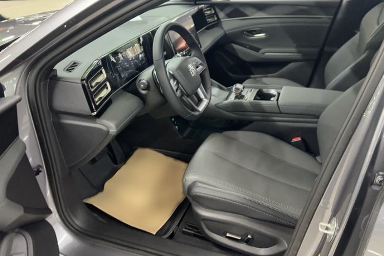 Used BYD Qin L 2025 DM-i Smart Drive 120KM Superior Model
