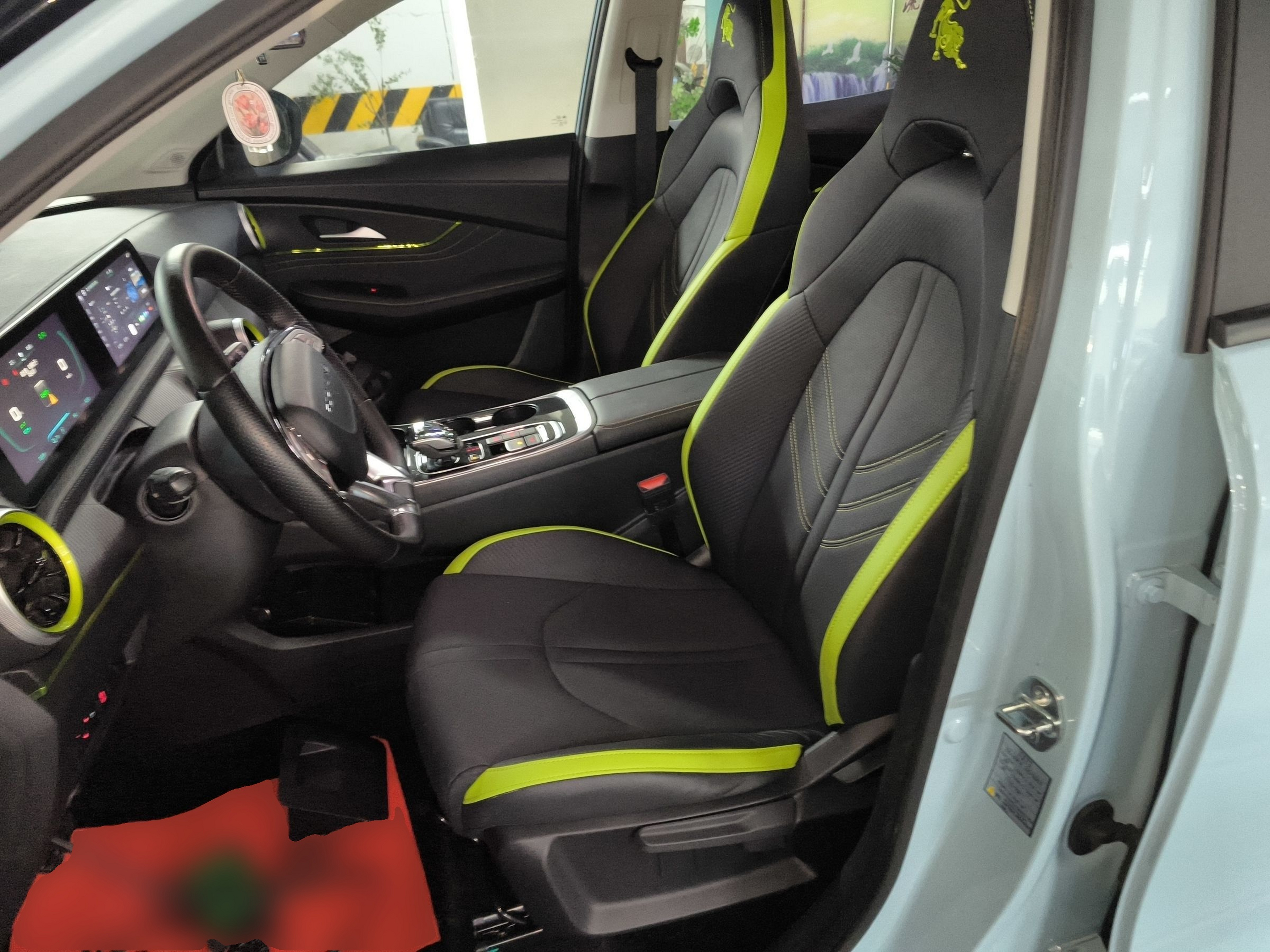 Переднее сиденье в автомобиле