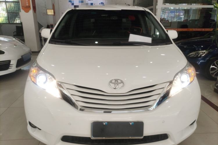 Used Toyota Sienna 2015 3.5L Two-Wheel Drive L
