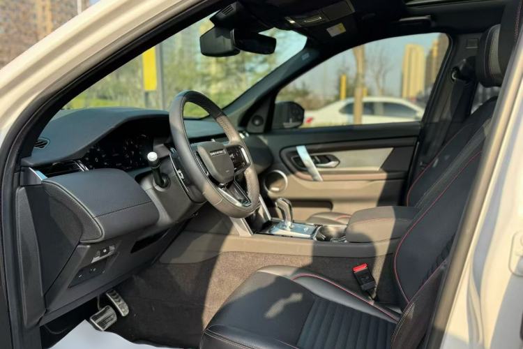 Used Land Rover Discovery Sport 2022 249 PS Metropolitan Edition 5 Seats Interior 2