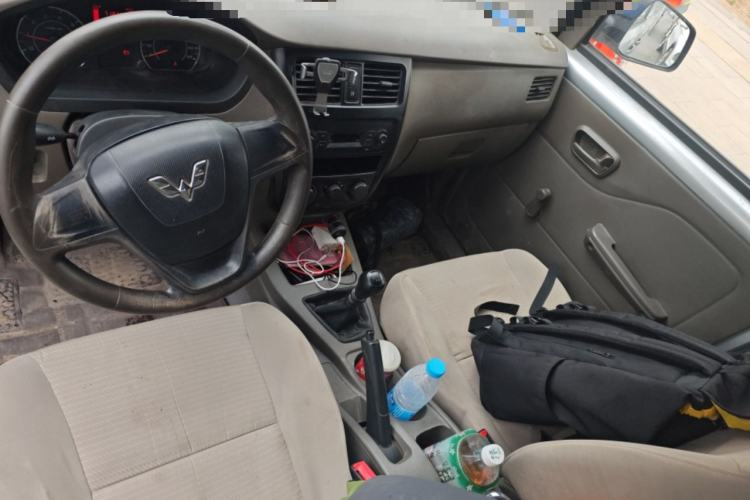 Used Wuling Rongguang V 2019 1.5L Window-Sealed Utility Model China VI LAR Center Console