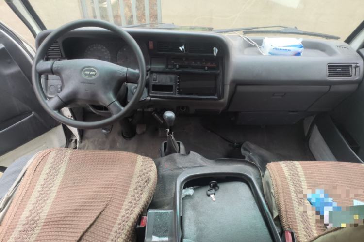 Used Jinbei Hiace 2020 2.0L Xiangyun Series Luxury Van High Roof China VI Standard Model 1TZS Center Console