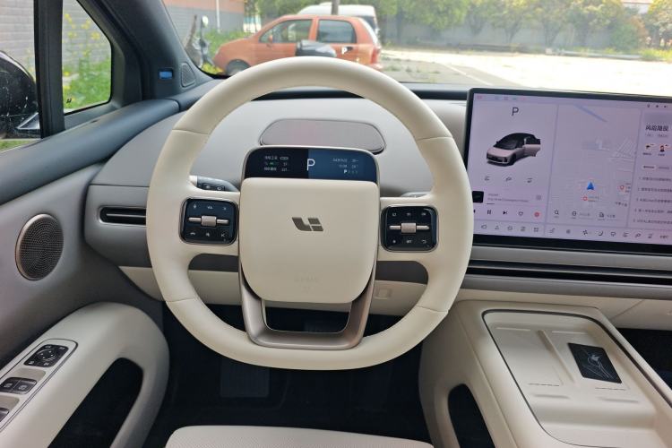 Used Li Auto i6 2025 Model Two-Wheel-Drive Standard Type Steering Wheel