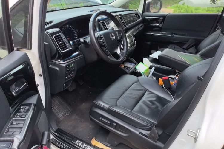 Used Honda Elysion 2019 2.0L Hybrid Luxury Edition Driver Seat