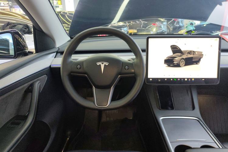 Used Tesla Model Y 2023 Long-Range All-Wheel-Drive Version Steering Wheel