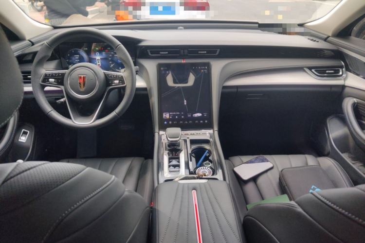 Used Hongqi H5 2025 2.0T Automatic Flag Edition – 500 000 Units Commemorative Version Center Console