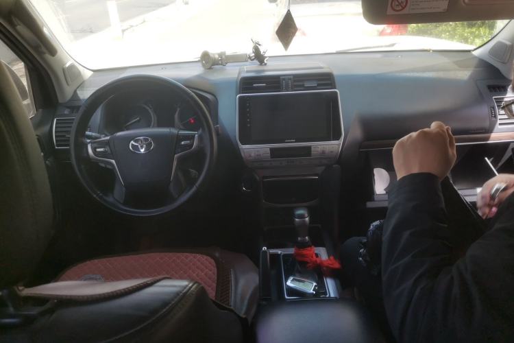 Used Toyota Prado 2018 3.5L Automatic TX-L Center Console